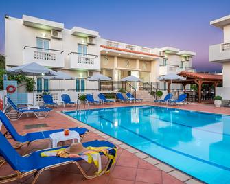 Sisi Breeze Hotel - Sisi - Pool