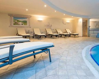 Saldur Small Active Hotel - Sluderno - Zwembad