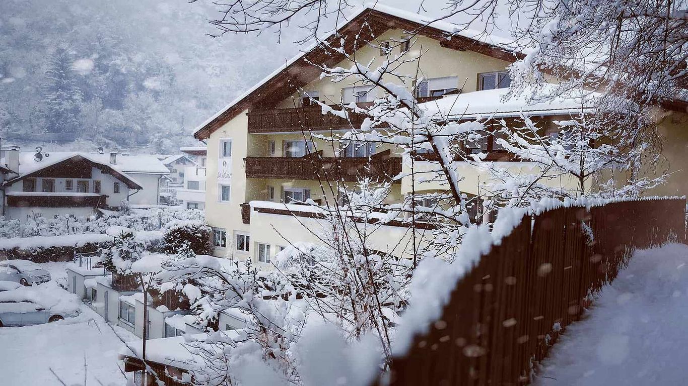 Saldur Small Active Hotel