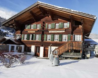 Gästehaus Alpenblick Wildstrubel - St. Stephan - Building
