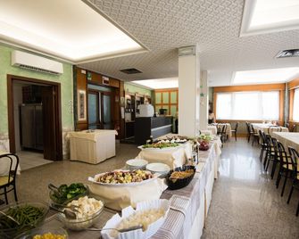 Hotel Regina Mundi - Pietra Ligure - Buffet