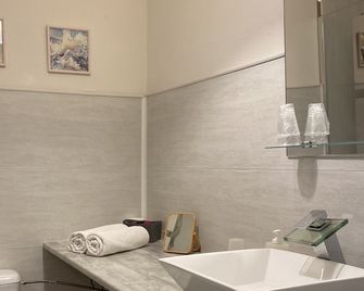 Hotel Carina - Apt - Bathroom