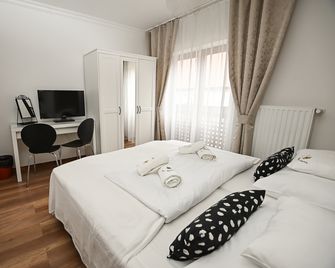 Vaskó Panzió Borpince - Tokaj - Schlafzimmer