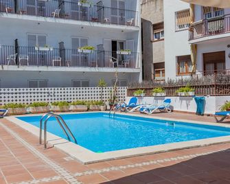 El Cid - סיטגס - בריכה