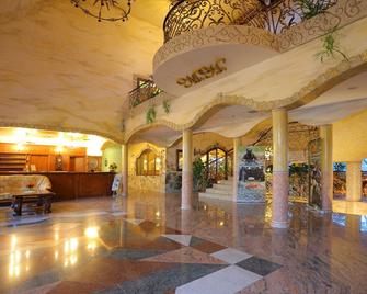 Manor Hotel - Olsztyn (Warminsko-Mazurskie) - לובי