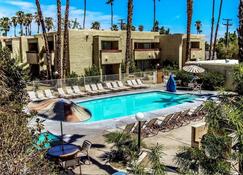 Desert Vacation Villas - Palm Springs - Svømmebasseng