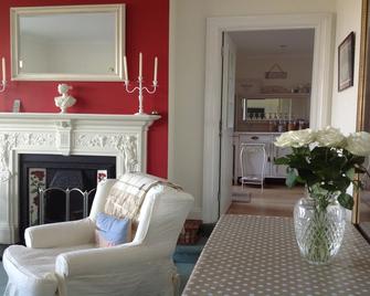 Bassets House - Eastbourne - Living room
