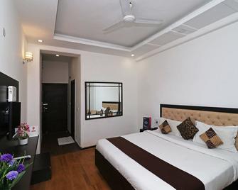 Hotel Crystal Palace By Sea Hawk Mussoorie - Масурі - Спальня
