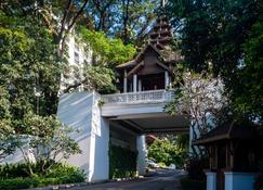 Chatrium Hotel Royal Lake Yangon - Rangún - Edificio
