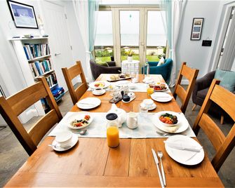 Water's Edge Glenarm Bed and Breakfast - Ballymena - Essbereich