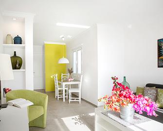 El Guarapo Apartamentos - Costa Teguise - Living room