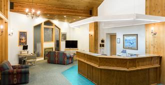 Wingate by Wyndham Butte City Center I-15/I-90 - Butte - Receptionist