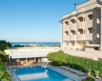 Hotel Derby Exclusive - Milano Marittima - Bygning