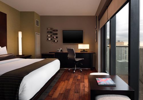 Eurostars Magnificent Mile En 445 923 1 3 7 8 1 3 8