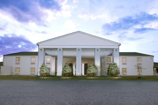 Moberly Inn & Suites - Moberly - Building