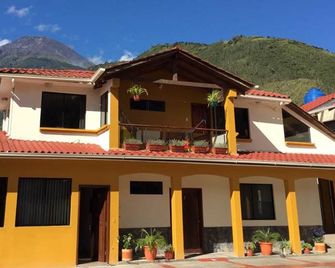 Hostal Monte Carmelo - Baños de Agua Santa - Edificio