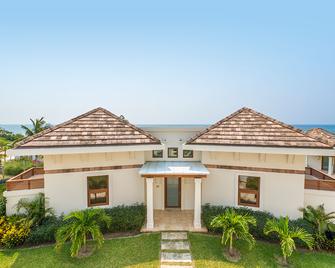 Las Verandas Hotel & Villas - First Bight - Building