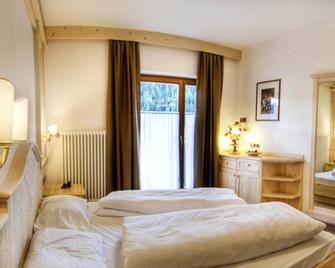 Family And Wellness Residence Ciasa Antersies - San Cassiano/St. Kassian - Bedroom