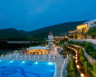 دوجا بودروم - بودروم - حوض السباحة