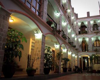 Villa de Tacvnga Hotel - Latacunga - Edificio