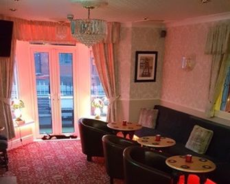 The Libra - Adults Only B&B with guaranteed carpark - בלקפול - בר