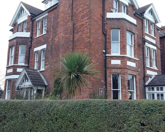 The Wycliffe Guest House - Folkestone - Building