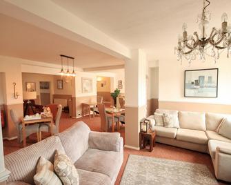 Two Beaches - Paignton - Living room