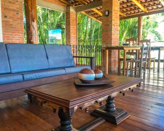 Pousada Jardim das Flores - Penha - Living room
