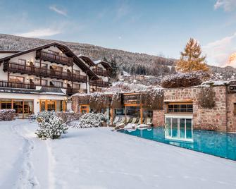 Hotel Angelo Engel - אורטיסיי - בניין