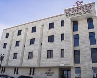 Mirage Hotel - Ereván - Edificio