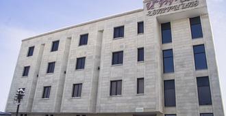Mirage Hotel - Ereván - Edificio