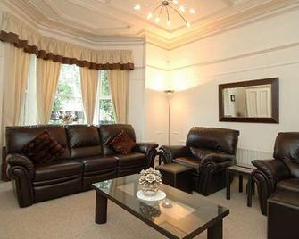 Elder Lea House - Huddersfield - Living room