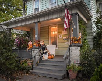 Aaron House of Niagara Falls - ניאגרה פולס - בניין