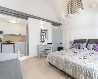 Smaragdi Hotel - Thera - Bedroom