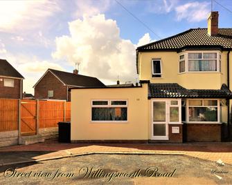 Vika Residence Deluxe Apartments Wednesbury Holiday Resort - Wednesbury - Building