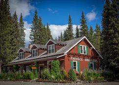 Paradise Lodge and Bungalows - Lake Louise - Budynek