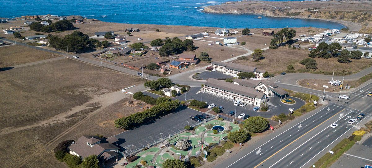 Emerald Dolphin Inn & Mini Golf - פורט בראג - נוף חיצוני