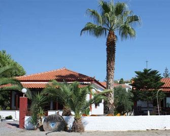 Studios Resbithas - Mavrovouni - Gebäude