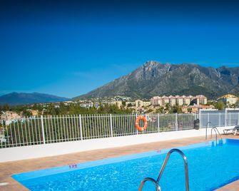 Ona Marbella Inn - Marbella - Pool