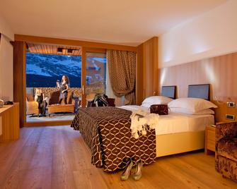 Hotel Alaska Cortina - קורטינה ד'אמפצו - חדר שינה