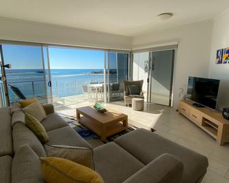 Waves Maroochy River - Maroochydore - Living room