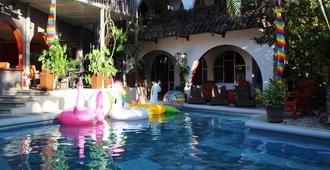 Colours Lgbtiq Boutique Hotel & Hostal Coliving - San José - Alberca