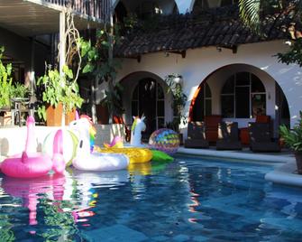 Colours Lgbtiq Boutique Hotel & Hostal Coliving - San José - Pool