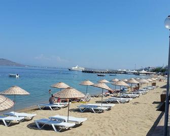 Omer Deniz Motel - Avşa - Beach