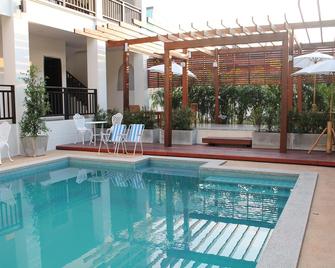 Huen Chan Thip - צ'אנג ראי - בריכה