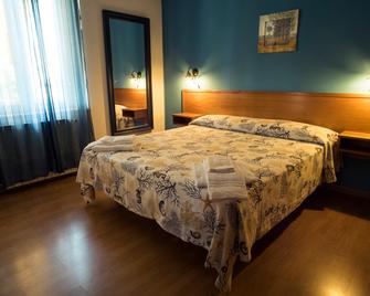 I Lecci Guesthouse - San Felice Circeo - Camera da letto