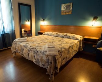 I Lecci Guesthouse - San Felice Circeo - Bedroom