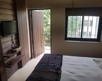 Hotel Mayura Solapur - Solāpur - Habitación