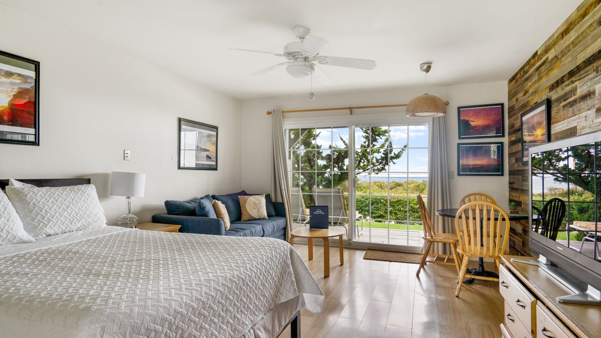 بيتش بالم ريزورت - مونتوك - غرفة نوم