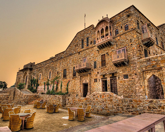 The Dadhikar Fort Alwar - Alwar - Gebäude